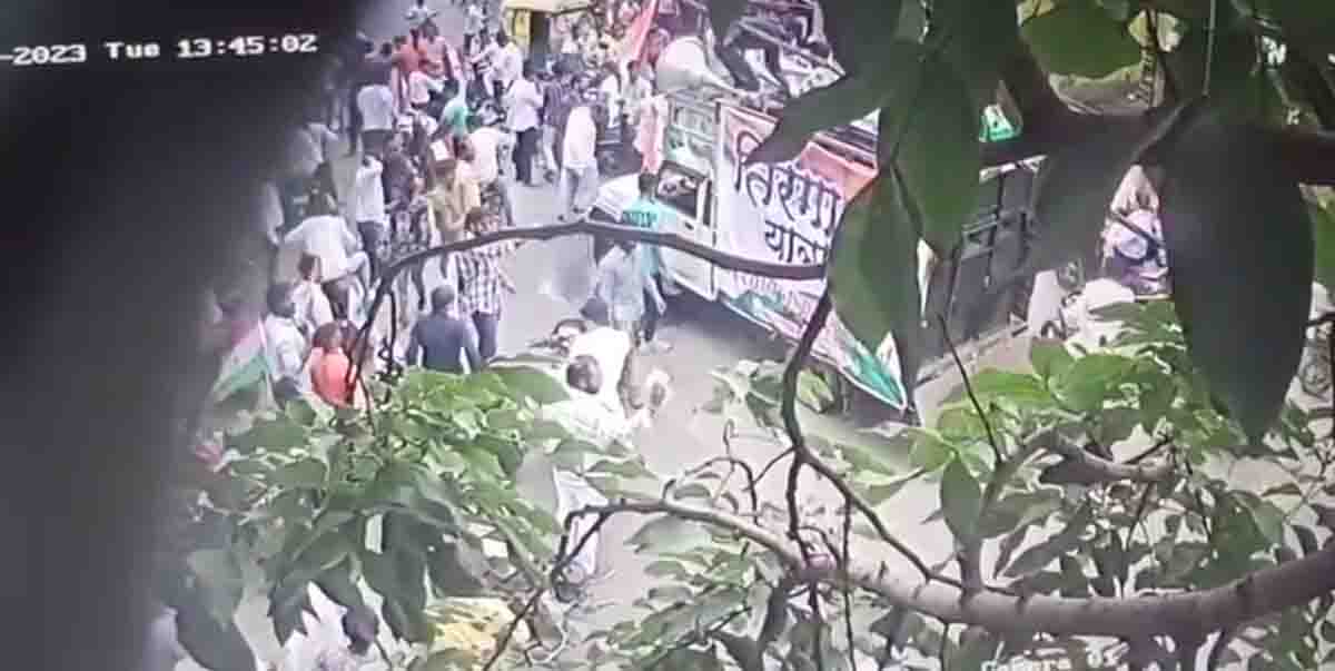 Indore News : असामाजिक तत्वों ने भाजयुमो की तिरंगा यात्रा पर फेंका पेट्रोल बम, कार्यकर्ता हुआ घायल
