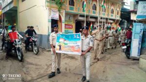 Rajgarh News : हाथ में तिरंगा लेकर थिरकते नजर आए थाना प्रभारी, पुलिस जवानों ने निकाली तिरंगा यात्रा