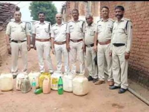 Katni News : आबकारी विभाग की बड़ी कार्रवाई, 330 किलो महुआ और 21 लीटर अवैध शराब जब्त, पांच आरोपी गिरफ्तार