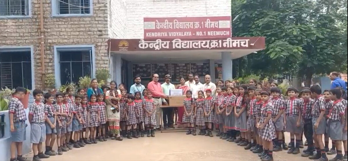 Raksha Bandhan 2023: नीमच के केंद्रीय विद्यालय की अच्छी पहल, बॉर्डर पर तैनात जवानों के लिए स्कूल की बहनें भेज रहीं 1 हजार राखियां