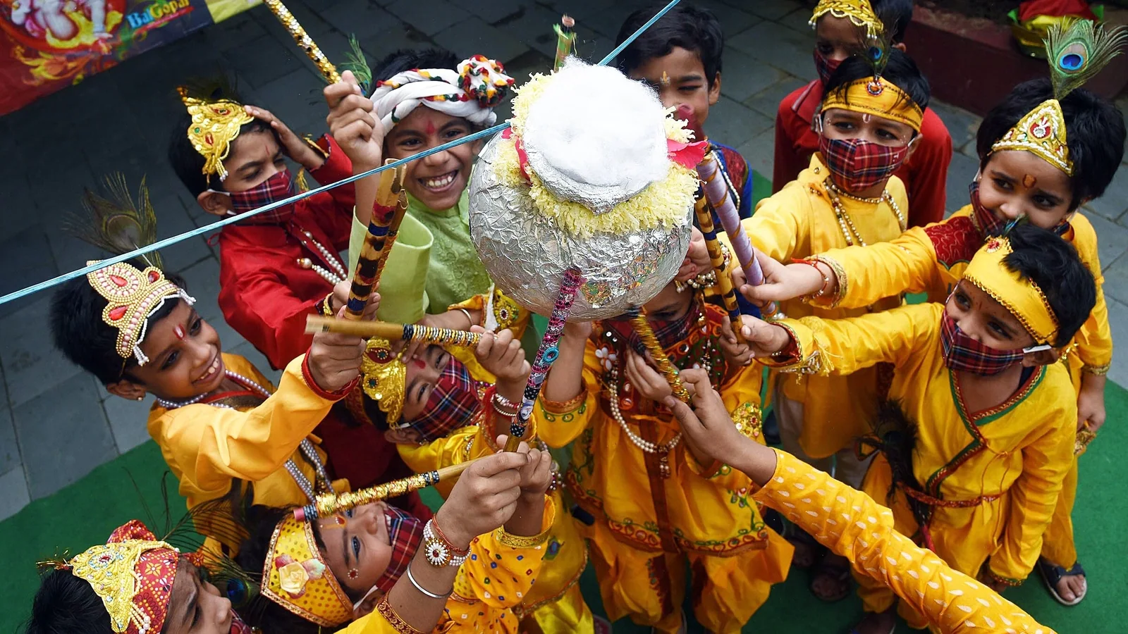 Dahi Handi 2023: इस दिन मनाया जाएगा दही हांडी उत्सव, जानें क्यों और कैसे मनाते हैं यह पर्व