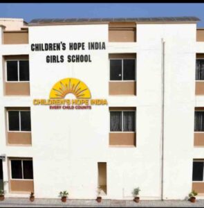 Bhopal News : स्कूल में छात्राओं को अचानक उठने लगी खांसी और आंखों में जलन, 25 बच्चे अस्पताल में भर्ती