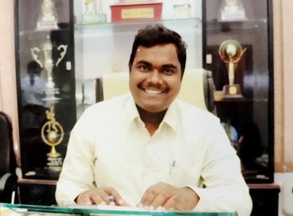 IAS Success Story : पिता के निधन के बाद किया पंक्चर बनाने का काम ...