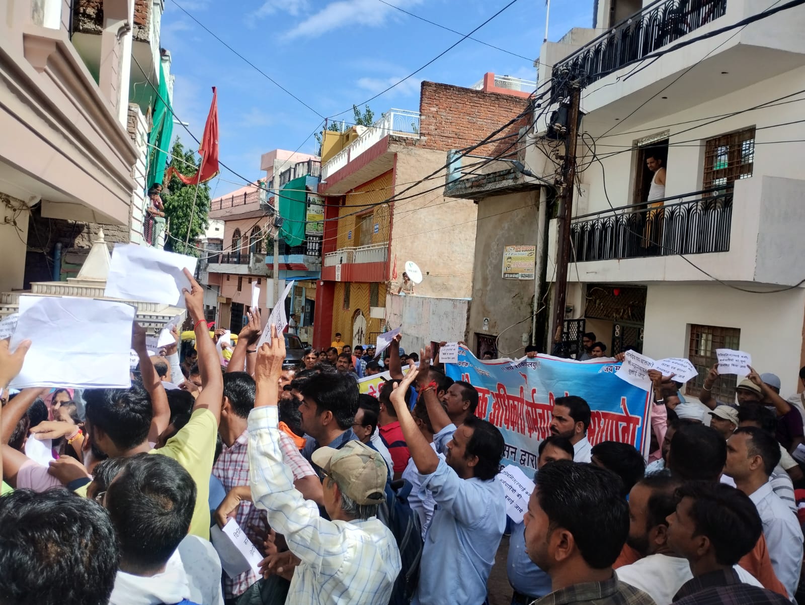 Gwalior News : नगर निगम कर्मचारियों का आंदोलन तेज, रैली निकालकर सभापति के घर का घेराव, सीएम से महापंचायत बुलाने की कर रहे मांग