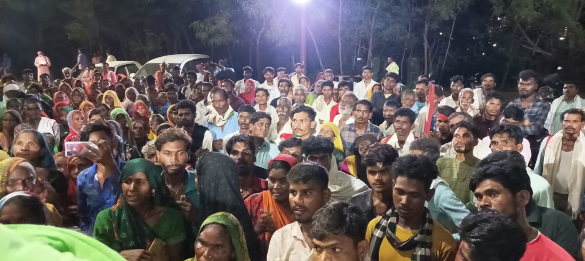 Gwalior News : सैकड़ों आदिवासियों ने घेरा कलेक्ट्रेट, रात्रि विश्राम की घोषणा से सहमा प्रशासन, दिया मांगे स्वीकार करने का आश्वासन