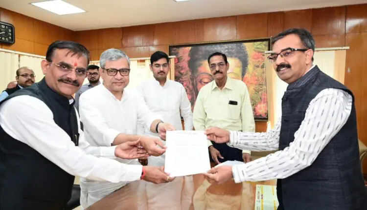 वीडी शर्मा ने मुख्य निर्वाचन पदाधिकारी को सौंपा ज्ञापन, फॉर्म 12D को लेकर  की ये मांग - Vd Sharma Submitted Memorandum To The Chief Electoral Officer  Regarding Form 12d - MP Breaking News