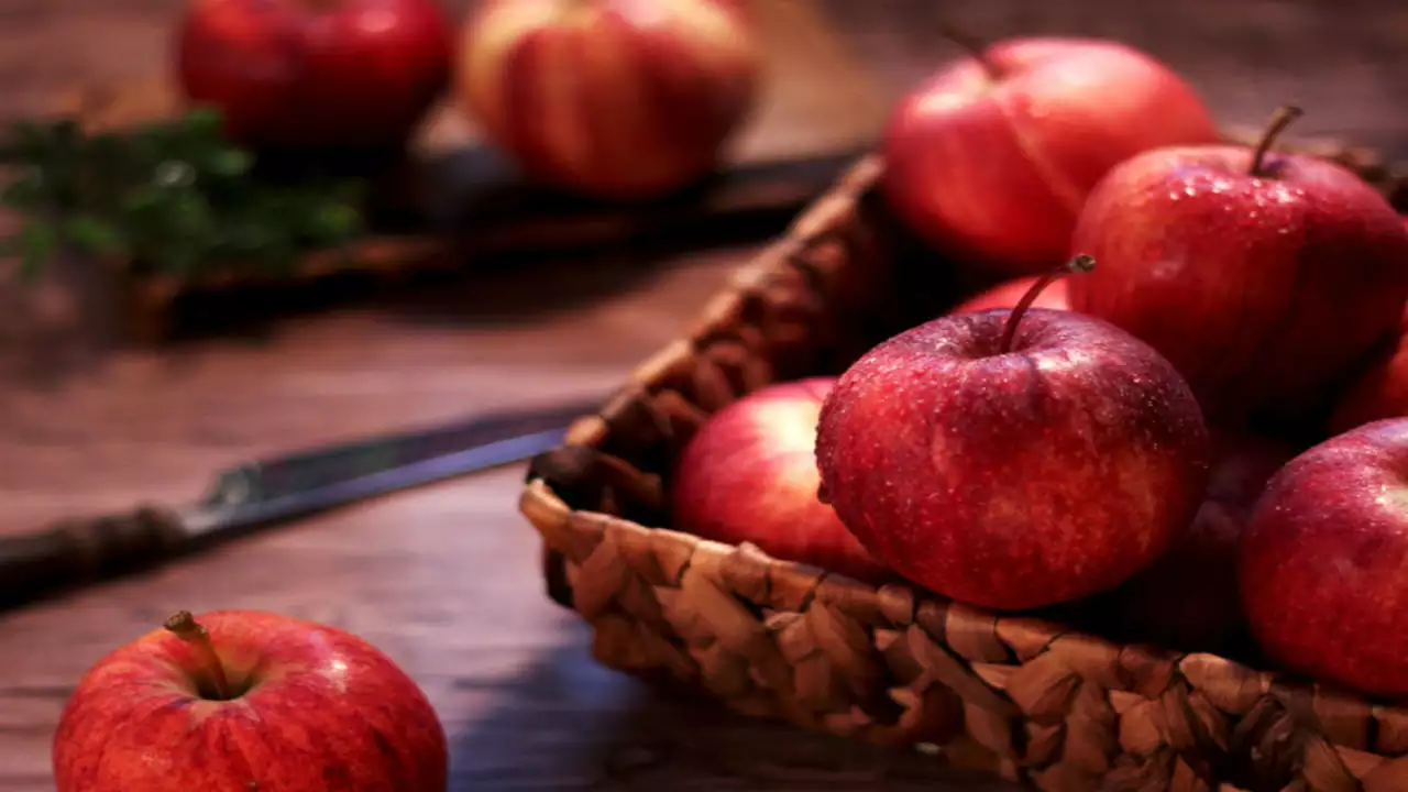 ज्यादा सेब का सेवन पड़ सकता है भारी, जानें इससे होने वाले नुकसान