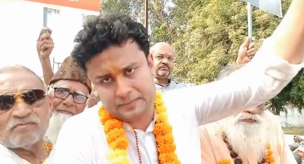 टिकट कटने से नाराज हर्षवर्धन सिंह चौहान का शक्ति प्रदर्शन, बीजेपी के खिलाफ निर्दलीय प्रत्याशी के रूप में लड़ सकते हैं चुनाव - After Not Getting The ...