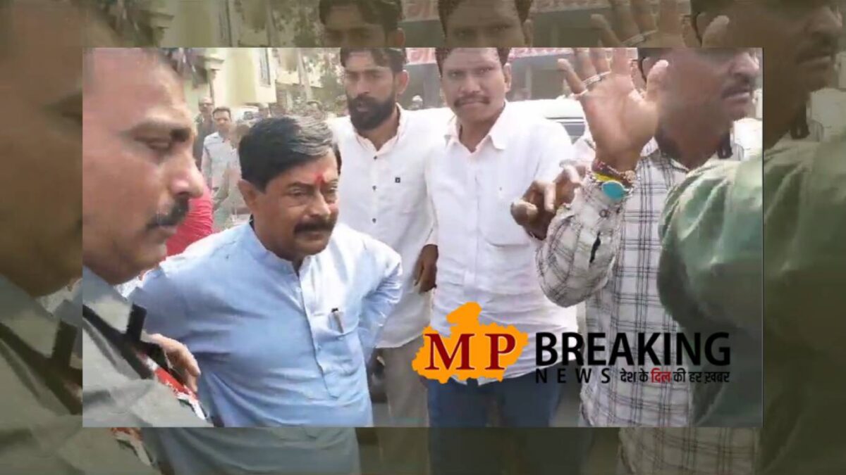 पूर्व मंत्री दीपक जोशी के काफिले पर हुआ हमला, सुरक्षाकर्मी के साथ की मारपीट