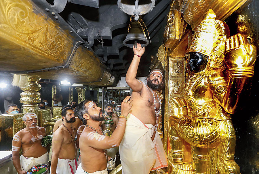 केरल में स्थित है सबरीमाला मंदिर, भारत ही नहीं बल्कि विश्व भर से लोग दर्शन के लिए आते हैं यहां