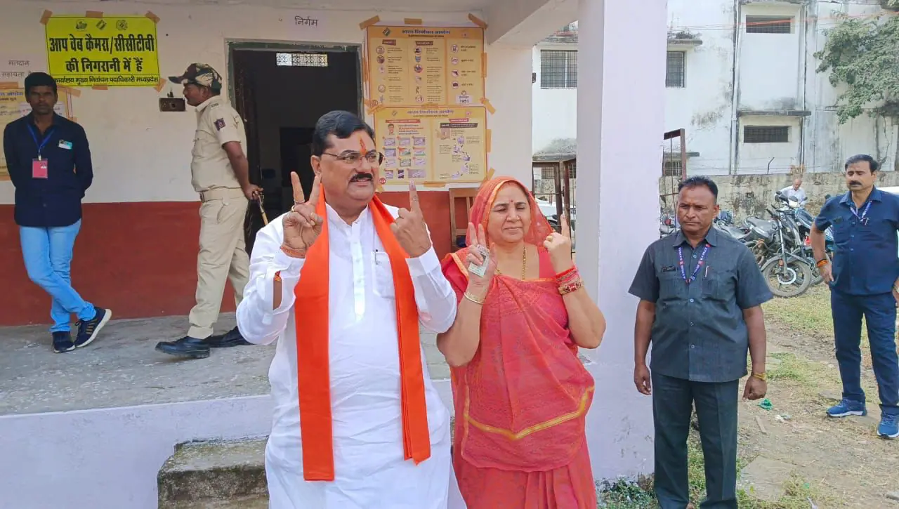 MP Election 2023 Voting : शिवराज सिंह चौहान, नरोत्तम मिश्रा, कमलनाथ, कैलाश विजयवर्गीय, कमल पटेल, सज्जन सिंह वर्मा, नकुल नाथ सहित कई दिग्गजों ने डाला वोट