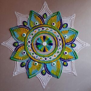 धनतेरस से दिवाली तक घर के आंगन में बनाएं ये खूबसूरत रंगोली, जानें सिंपल टिप्स