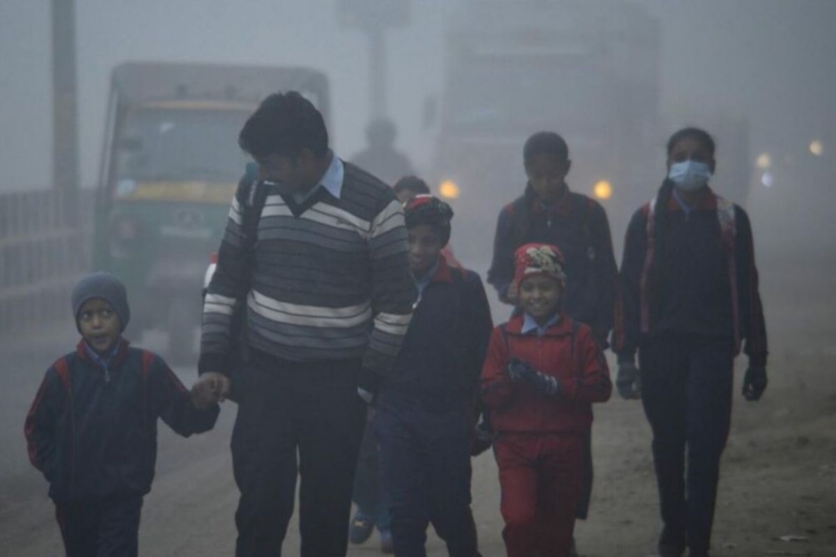 Gwalior News ,school children and fog