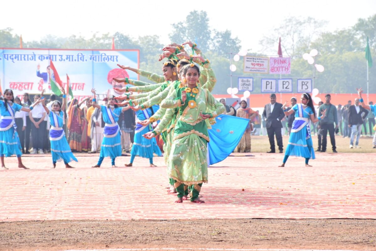 Republic Day 2024 : ग्वालियर में मंत्री नारायण सिंह कुशवाह ने फहराया राष्ट्रध्वज, बीएसएफ बाइकर्स व श्वान दस्ते ने किया हैरतअंगेज प्रदर्शन