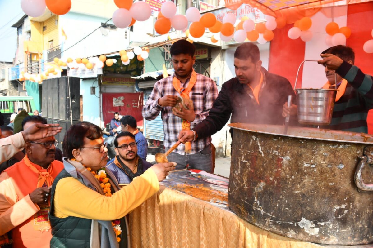 राम भक्ति में डूबे ऊर्जा मंत्री प्रद्युम्न सिंह तोमर, बजाये मंजीरे, राम यात्रा में जमकर झूमे