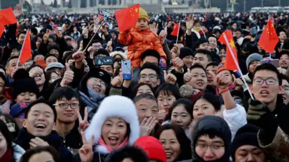 चीन में दूसरे साल कम हुई आबादी, बर्थ रेट 6.67% से घटकर 5.7% आया, जानें इसकी क्या है वजह!