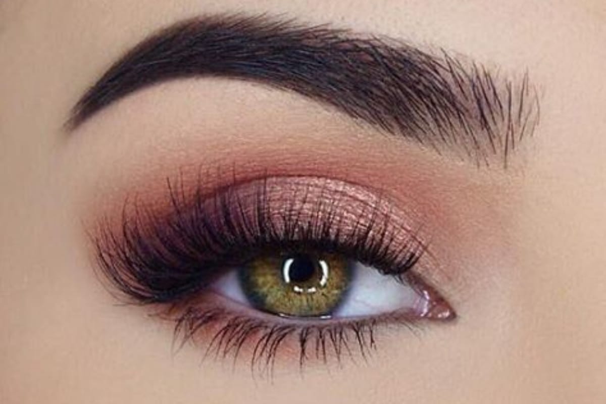 छोटी आंख वाले इस तरह करें आई मेकअप, खूबसूरती में लग जाएंगे चार चांद people  with small eyes should follow these eye makeup tips their beauty will be en  जीवनशैली - MP