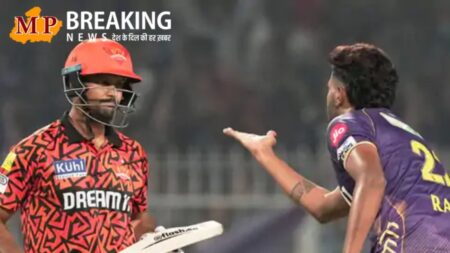IPL 2024: मयंक अग्रवाल को 'फ्लाइंग किस' देने पर हर्षित राणा पर लगा बड़ा जुर्माना, जानिए इस मामले पर क्या बोले सुनील गावस्कर