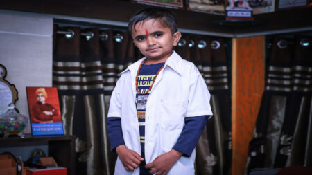 दुनिया के सबसे छोटे हाइट के डॉक्टर है डॉ. गणेश बारैया, जानें उनके संघर्ष से सफलता की कहानी