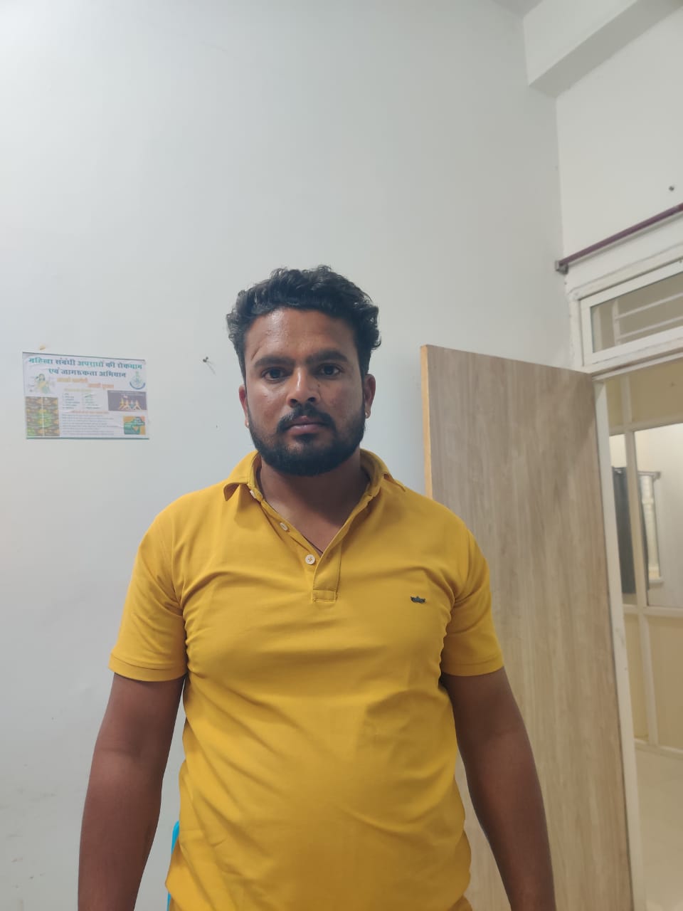 Neemuch News: अवैध शराब की तस्करी के खिलाफ पुलिस की कार्रवाई, राजस्थान बार्डर से आरोपी को पकड़ा