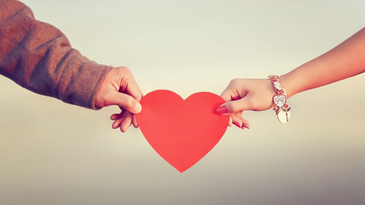 Relationship Tips: शादी की सालगिरह को इस तरह बनाएं यादगार, अपनाएं ये 4 टिप्स