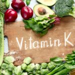 Vitamin K Deficiency: विटामिन K की कमी शरीर को कर देती है खोखला, इन लक्षणों से करें पहचान