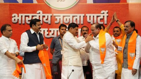 Lok Sabha Election 2024: कमलनाथ के खास पूर्व मंत्री दीपक सक्सेना ने भी छोड़ा कांग्रेस का साथ, CM मोहन यादव के सामने ली बीजेपी की सदस्यता