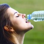 Plastic Bottle Side Effects: प्लास्टिक बोतल से पानी पीने पर सेहत पर पड़ता है बुरा प्रभाव, इन गंभीर समस्याओं का हो सकते हैं शिकार