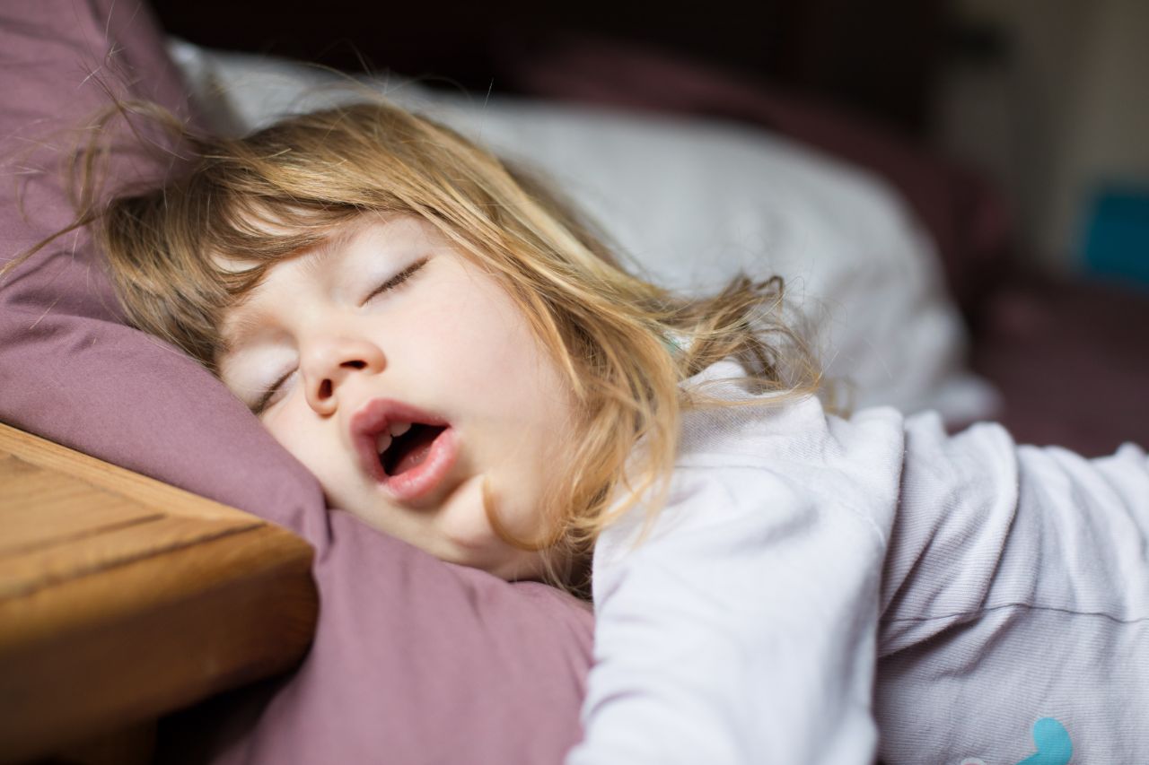 Mouth Breathing: क्या आपको भी सोते समय मुंह से सांस लेने की है आदत, हो जाएं सावधान, जानें इसके नुकसान