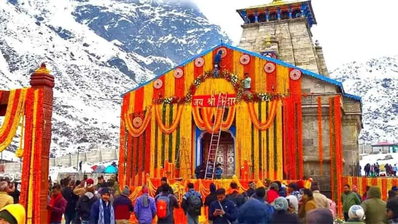 Kedarnath Dham: केदारनाथ धाम के कपाट खुले, शुरू हुई चार धाम की यात्रा, 20  क्विंटल फूलों से की गई मंदिर की सजावट
