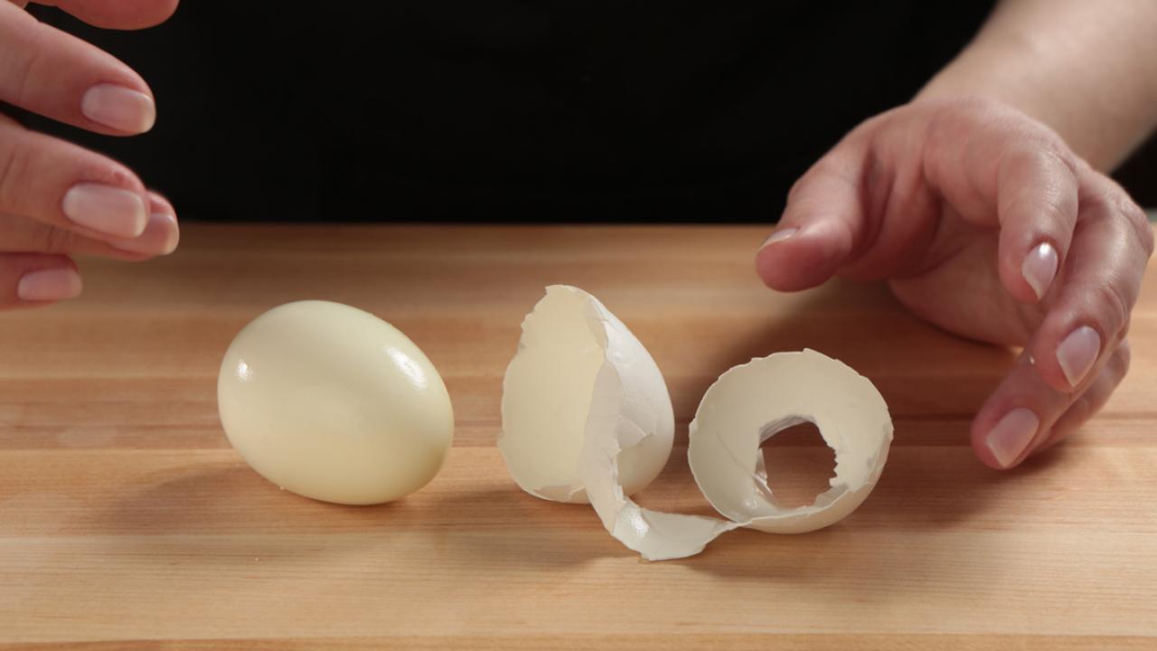 Egg Peel Benefits: शरीर के लिए बहुत कमाल की चीज है अंडे का छिलका, ऐसे पहुंचाता है फायदा