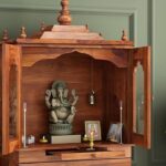 Vastu Tips: अगर आप भी घर में लकड़ी का मंदिर रखते हैं, तो वास्तु शास्त्र के इन नियमों का जरूर रखें ध्यान