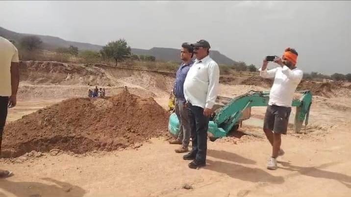 Gwalior News : सीएम डॉ मोहन यादव की सख्ती का असर, कृत्रिम रेत बना रही पोकलेन मशीन व तीन डम्पर जब्त