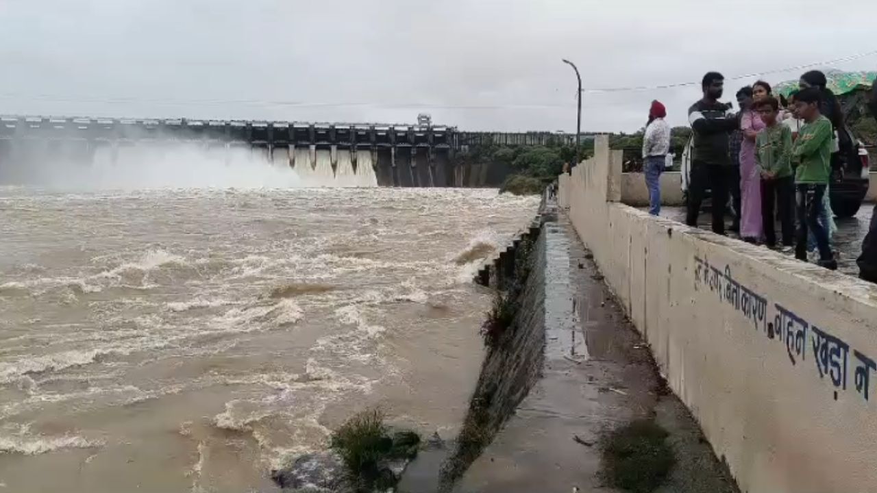 Bargi Dam gates