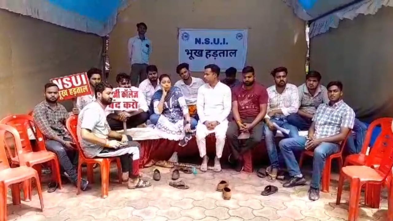 NSUI leaders on hunger strike