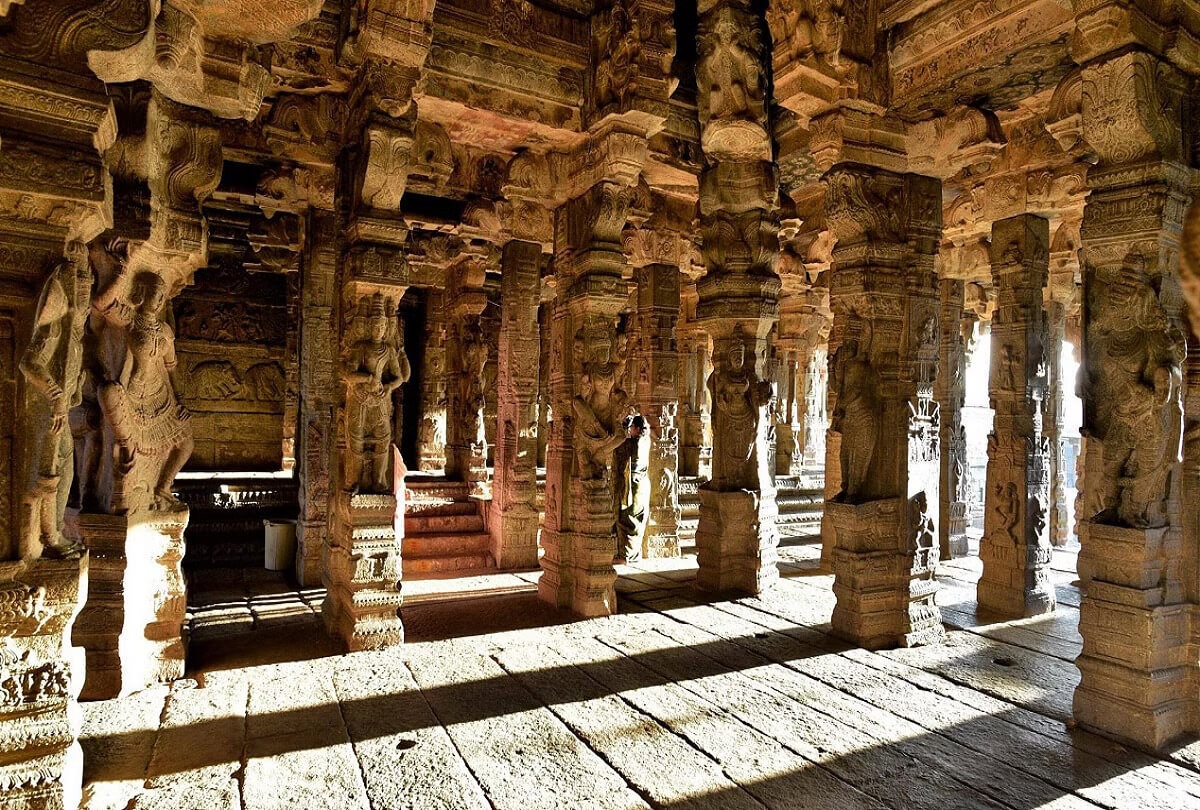 भारत का अनोखा और रहस्यमयी लेपाक्षी मंदिर, सुंदर नक्काशी मोह लेगी मन, जानें इतिहास