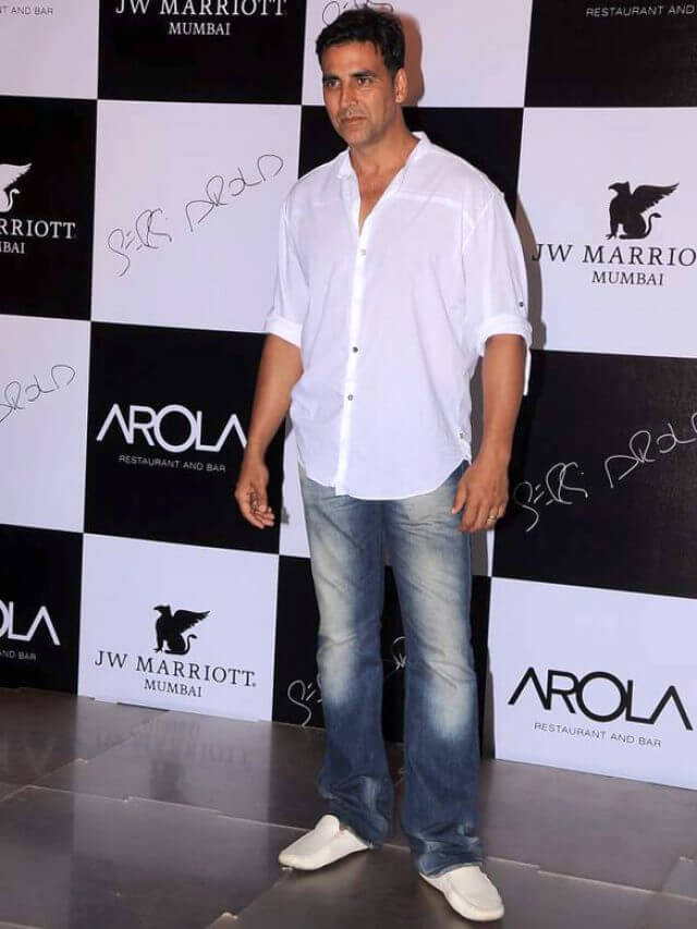 Akshay_Kumar_at_the_Launch_of_new_restaurant_'Arola'_at_J_W_Marriott_02