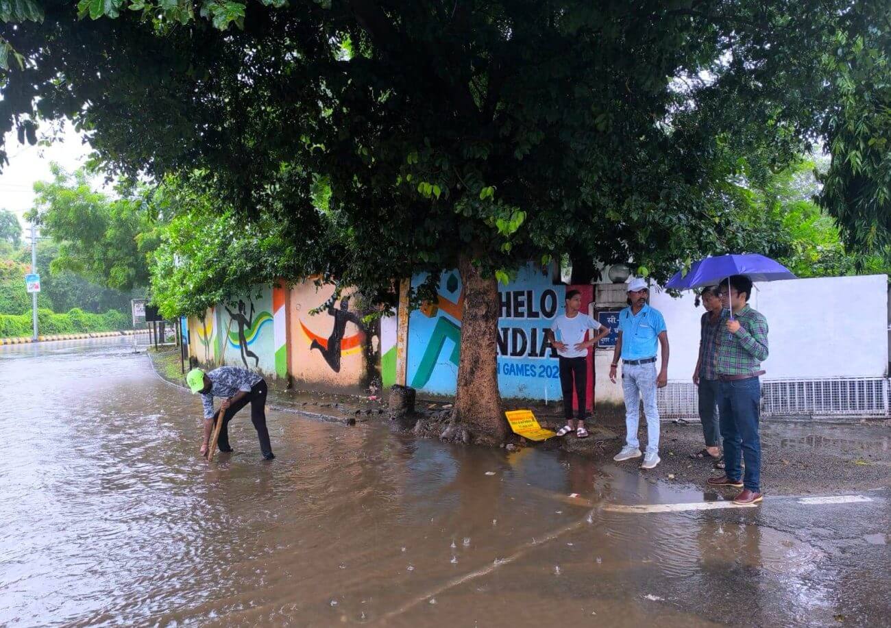 बारिश ने खोली नगर निगम की पोल, पानी निकासी के लिए मशक्कत, बाढ़ नियंत्रण कक्ष स्थापित, प्रभारी मंत्री ने अफसरों को दिए कड़े निर्देश