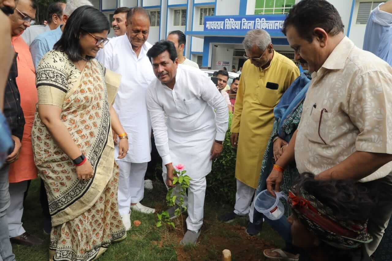 ग्वालियर जिला चिकित्सालय में प्रधानमंत्री जन औषधि केन्द्र का शुभारंभ, स्वच्छता ही सेवा पखवाड़ा शुरु,सफाई मित्र सम्मानित