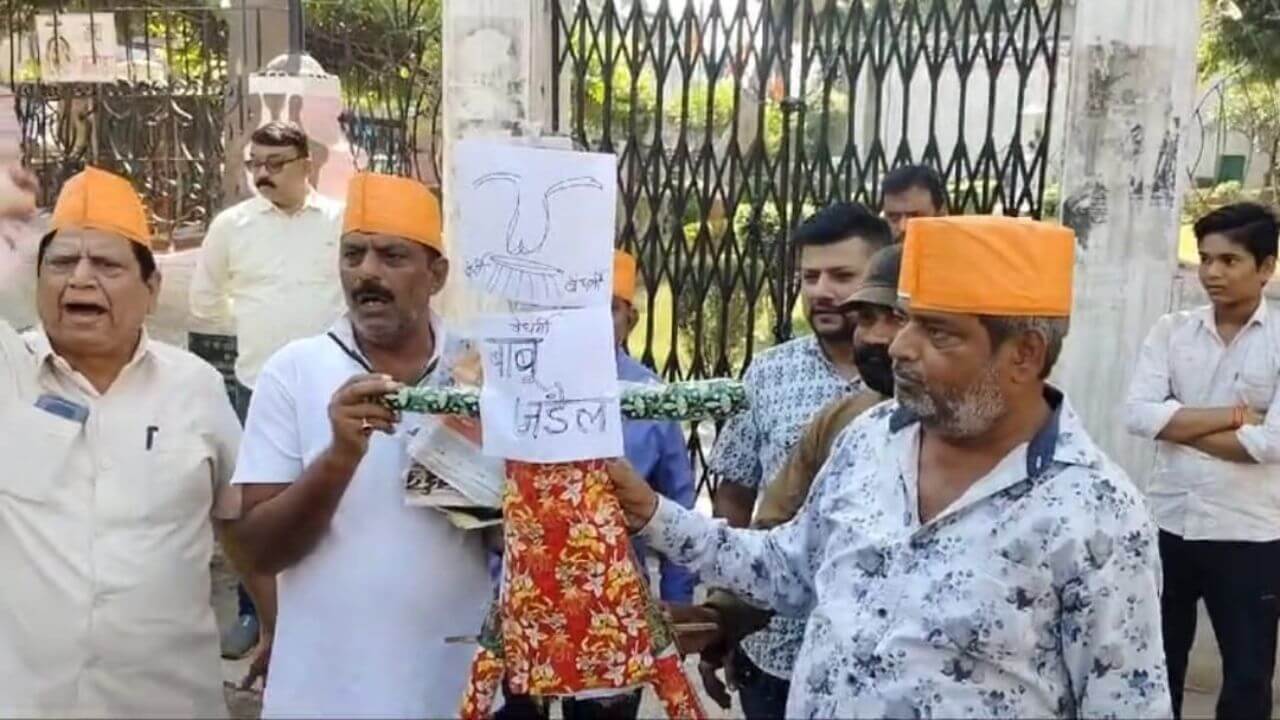 Hindu Mahasabha burnt Babu Jandel effigy