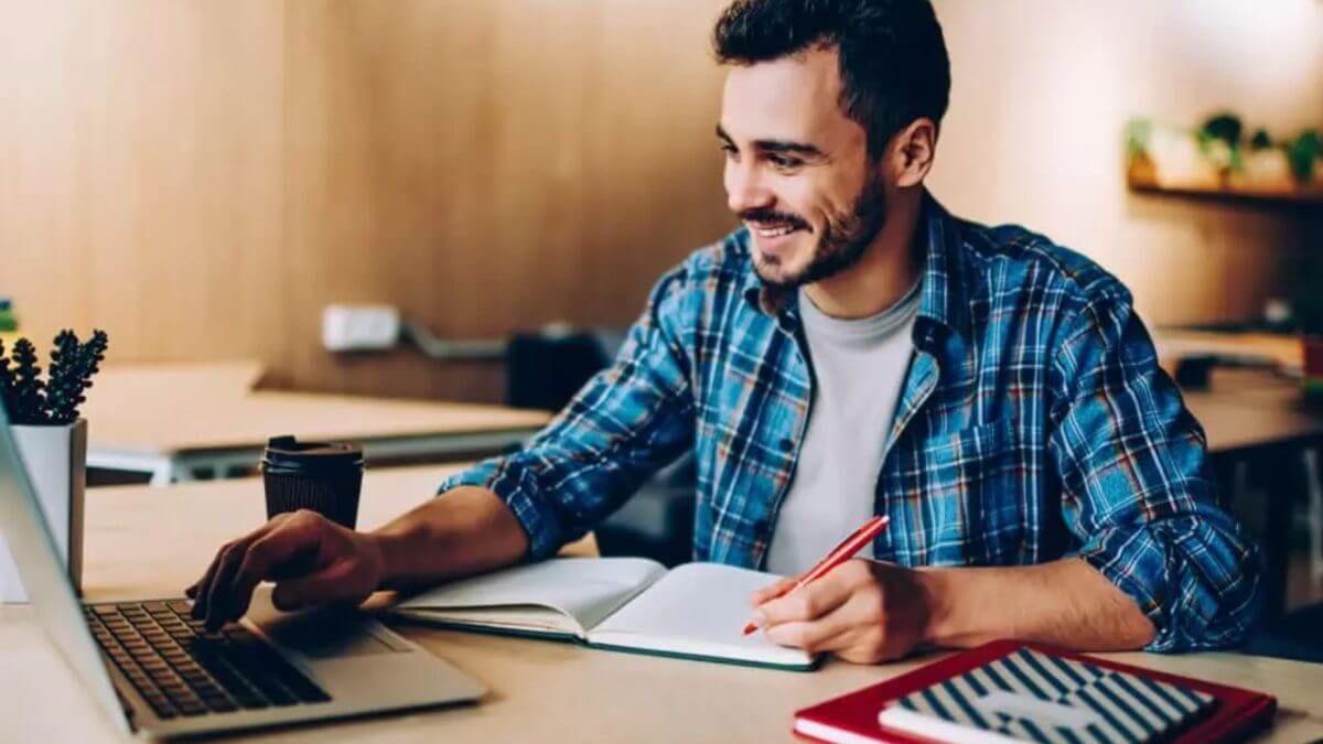 NEET 2025 मेडिकल एग्जाम के लिए सैंपल पेपर कैसे करें डाउनलोड, जानें