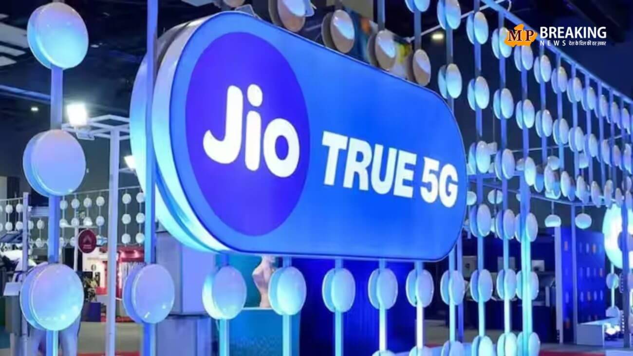 Mukesh Ambani ने ग्राहकों को दिया दिवाली गिफ्ट, अब मात्र 700 से भी कम में मिल जाएगा Reliance Jio का 4G फोन