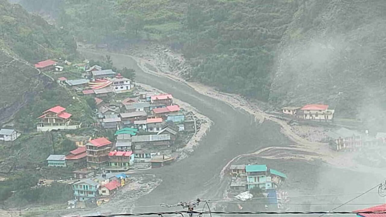 उत्तराखंड में नदियों का कहर! पुराने मार्ग पर लौटी नदियां और तबाही का मंजर देख दहल उठे लोग 2 उत्तराखंड में नदियों का कहर! पुराने मार्ग पर लौटी नदियां और तबाही का मंजर देख दहल उठे लोग