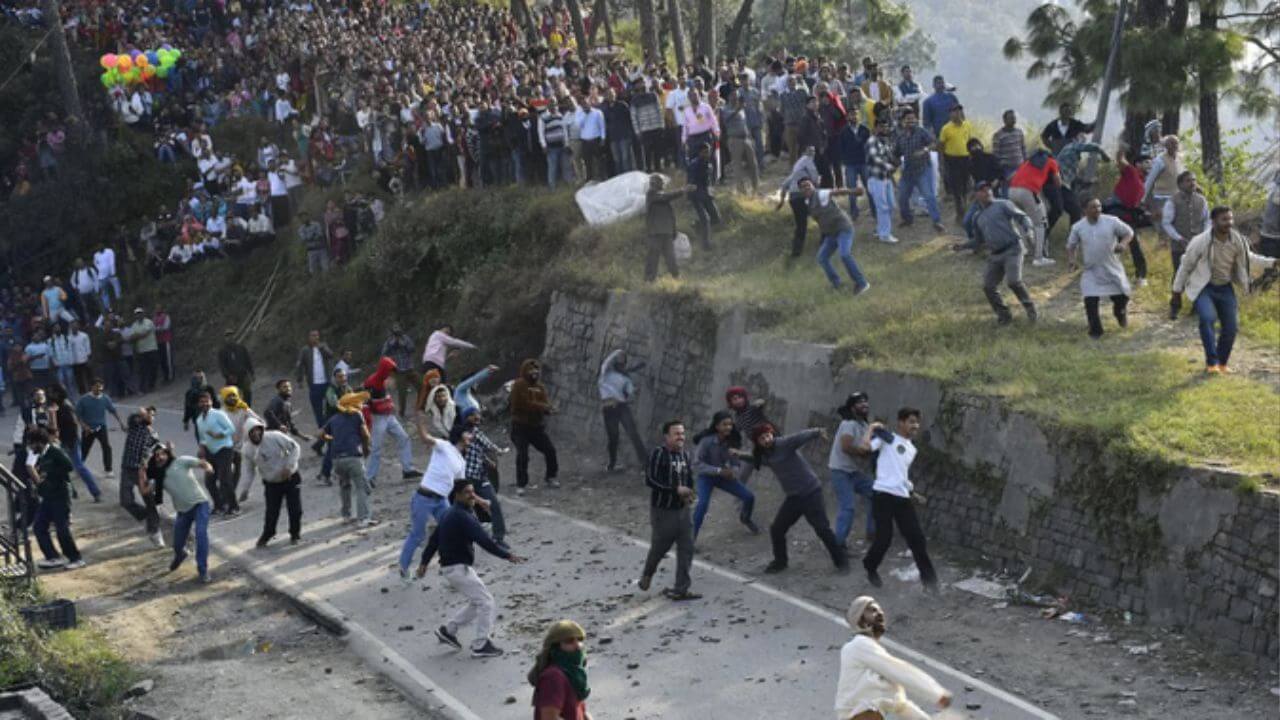 धामी में दिवाली के दूसरे दिन खेली गई ‘पत्थर का खेल’ की अनोखी परंपरा, खून से हुआ मां भद्रकाली का तिलक