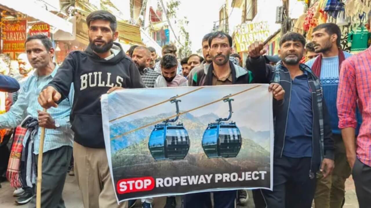 माता वैष्णो देवी रोपवे प्रोजेक्ट के खिलाफ फूटा गुस्सा, सड़कों पर उतरे लोग; क्या है वजह