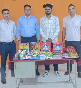 भोपाल स्टेशन पर आरपीएफ ने पकड़े पटाखे और घरेलु गैस सिलेण्डर