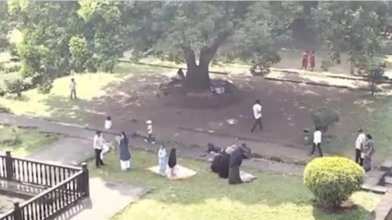 पुणे के शनिवार वाड़ा में नमाज विवाद; मुख्यमंत्री फडणवीस ने दी सख्त कार्रवाई की चेतावनी