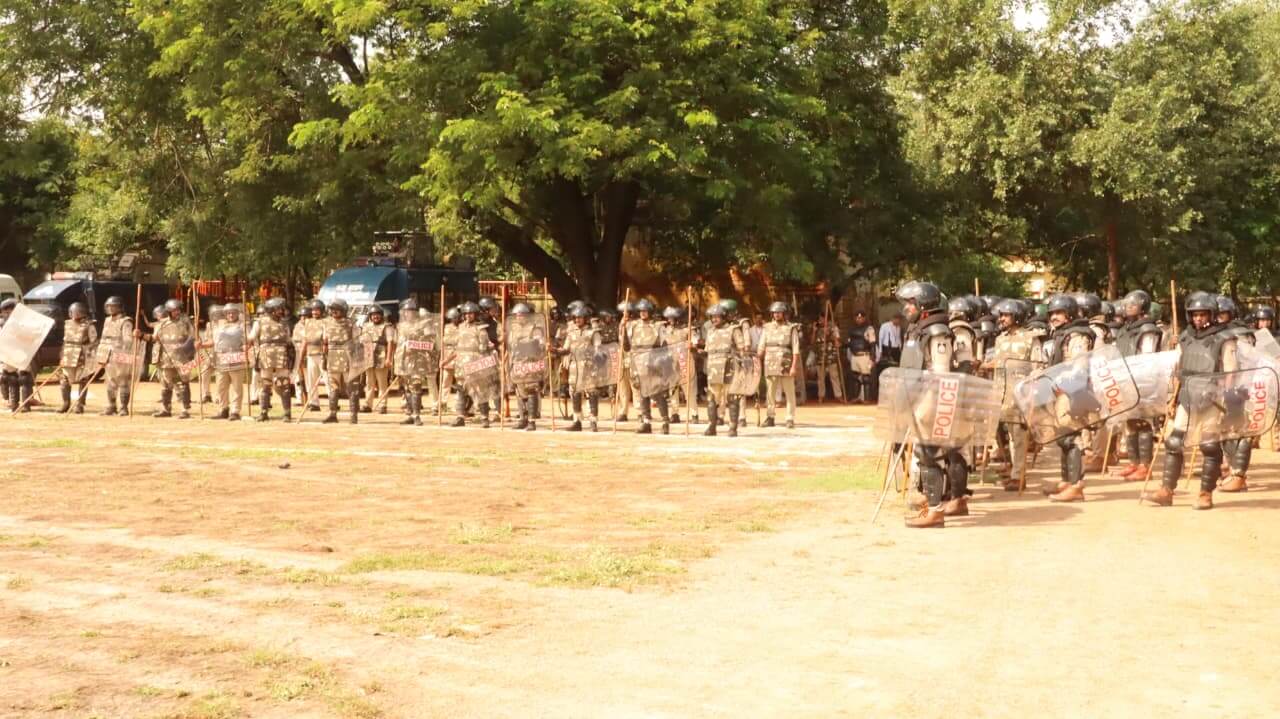 Mock drill ग्वालियर पुलिस की मॉक ड्रिल में दंगाई टीम में शामिल आरक्षक घायल, सिर में लगी चोट, अस्पताल में भर्ती