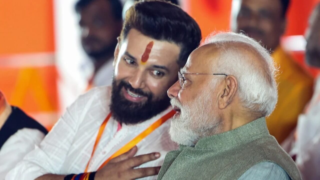 bihar election 2025 मोदी के 'हनुमान' चिराग को लगा झटका; ओपिनियन पोल में LJP को महज 4-5 सीटें!