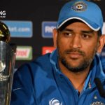 MS धोनी से क्यों छीनी जा रही थी कप्तानी?